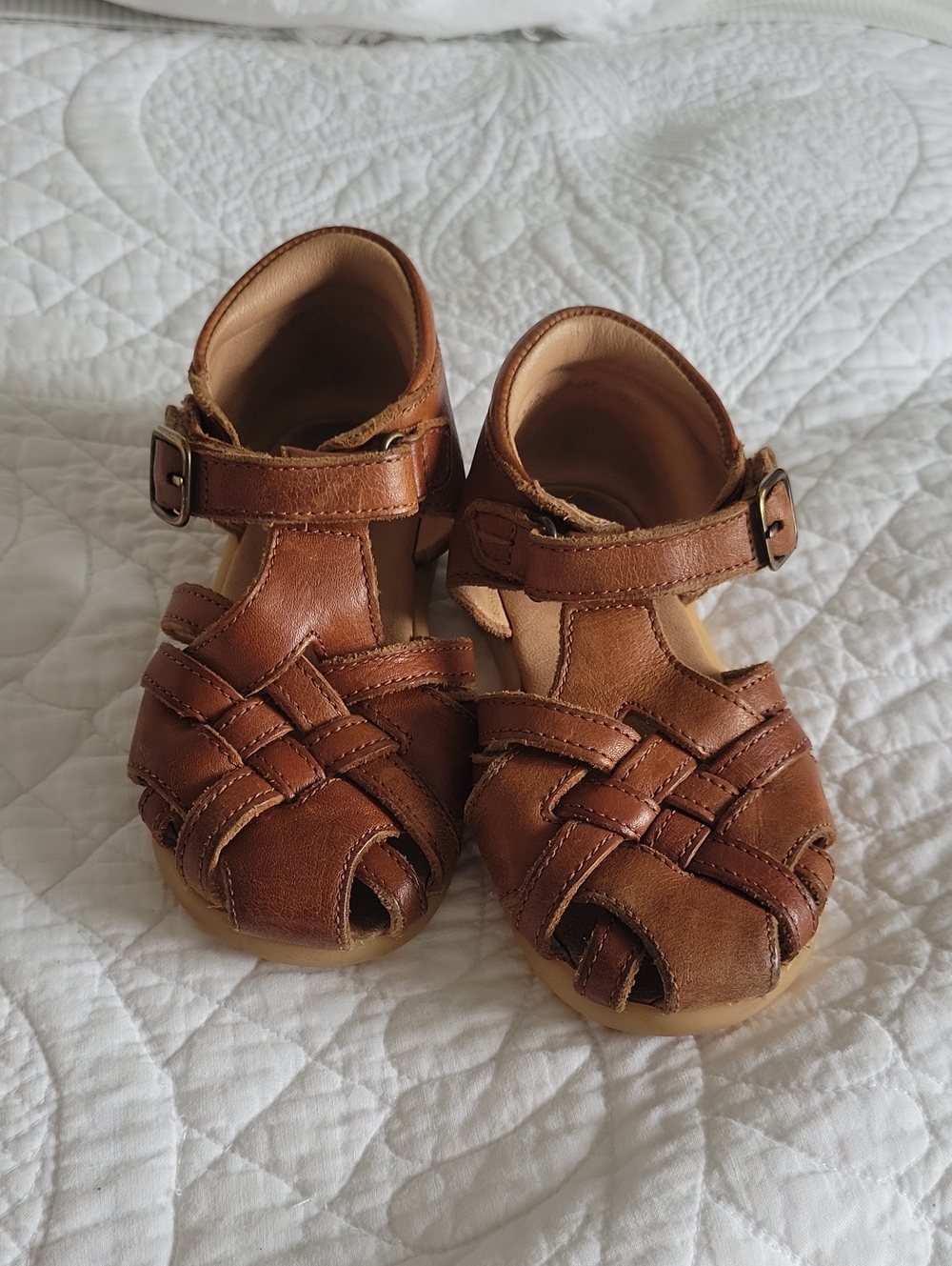 Petit Nord Brown Leather Sandals - Classic Closed-Toe Design